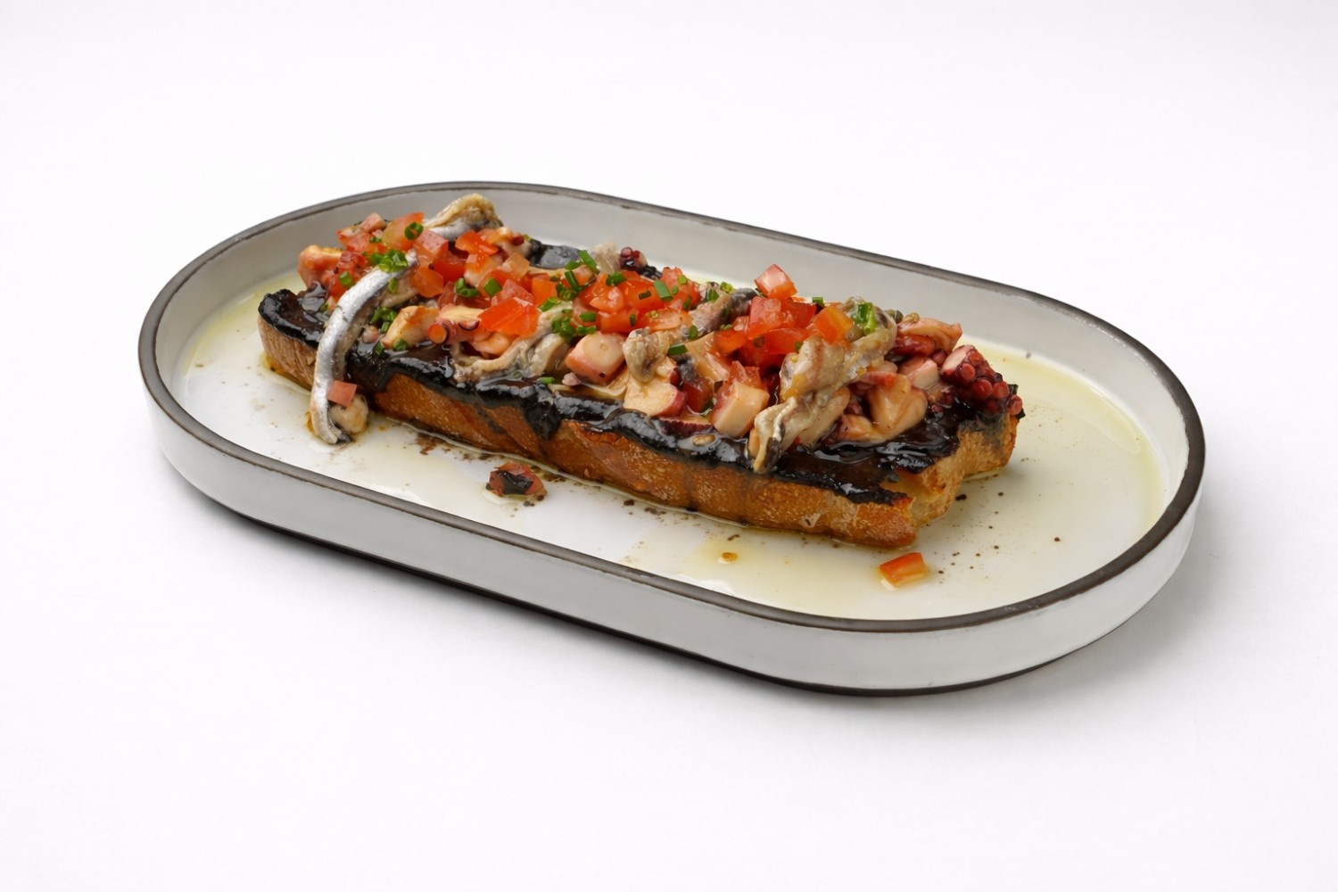 Брускетта с чёрным тарамасом